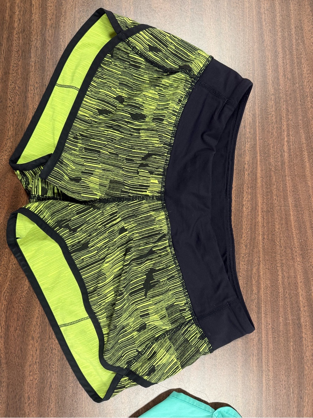 Lululemon Speed up Shorts Size 6